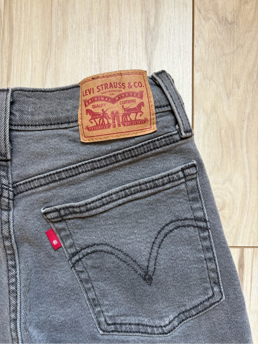 Levi’s Wedgie Straight Jeans 27 Gray High Rise Vintage Fit Distressed Women - Picture 4 of 5